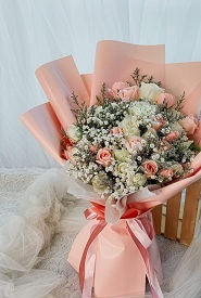 20 White and peach roses with white fillers and wrapped in peach packing