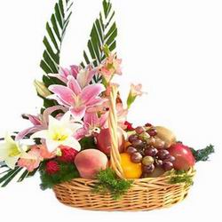 Lilium Flowers and 1 kg Fruits in same Basket